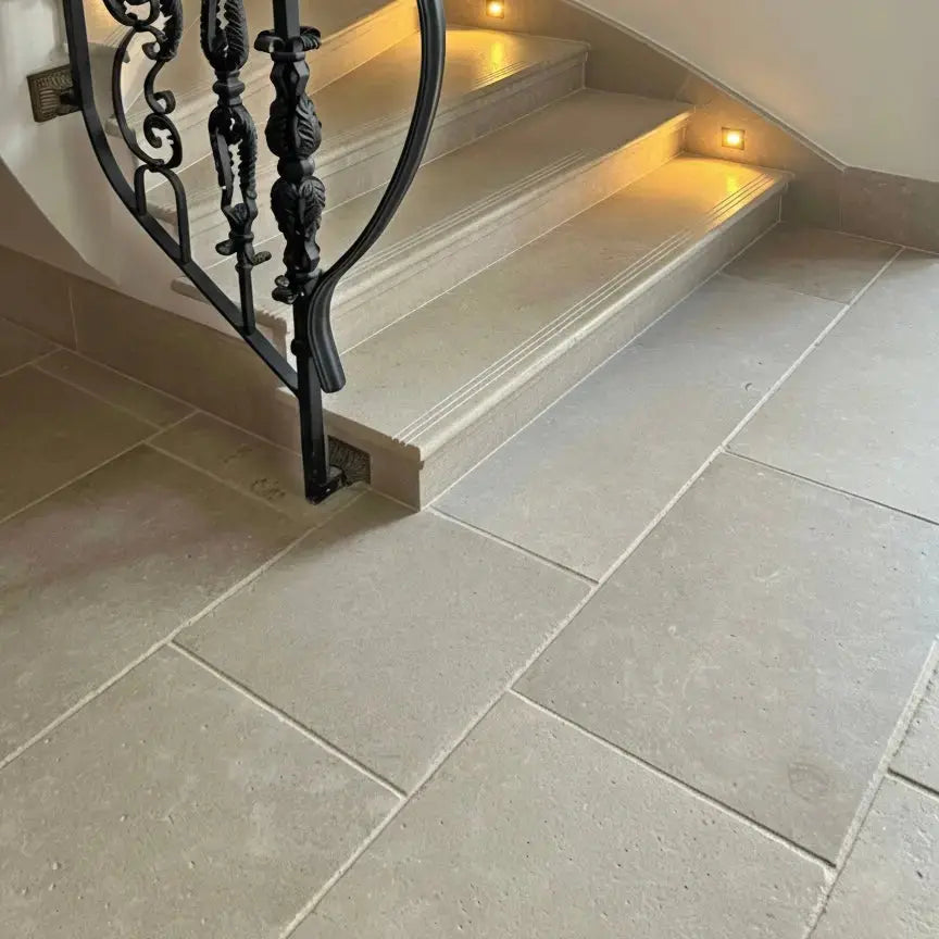 Dallage intérieur en pierre calcaire SINAI PEARL vieilli - Minéral Pierre Naturelle