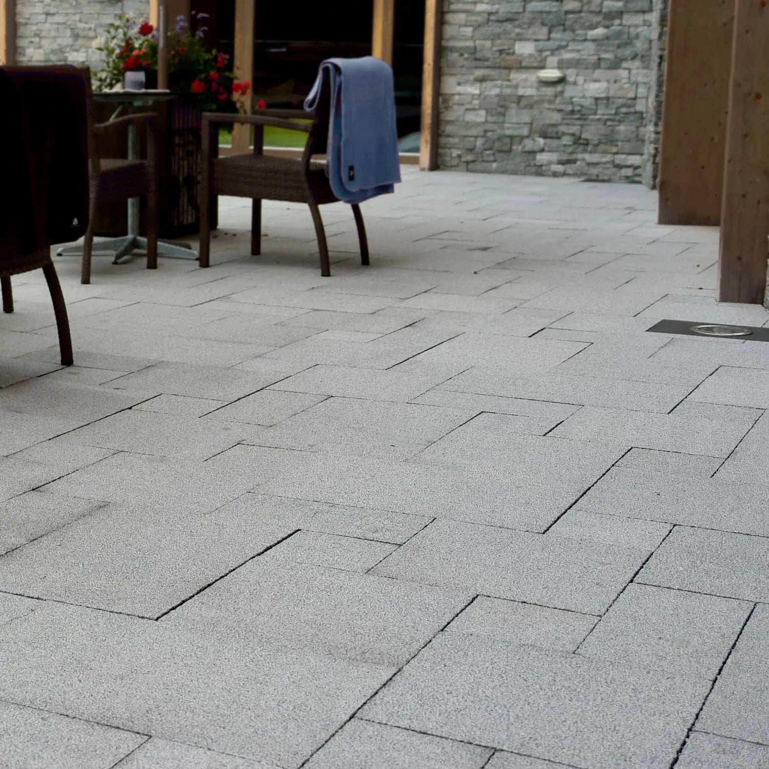 Dallage en granit KURU DARK Minéral pierre naturelle