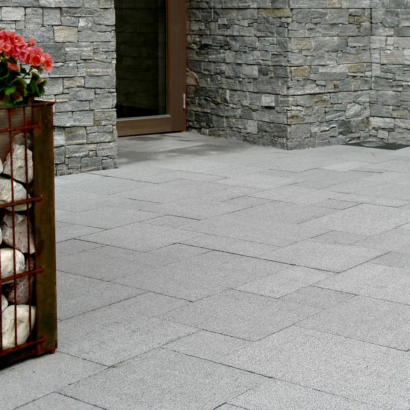 Dallage en granit KURU DARK Minéral pierre naturelle