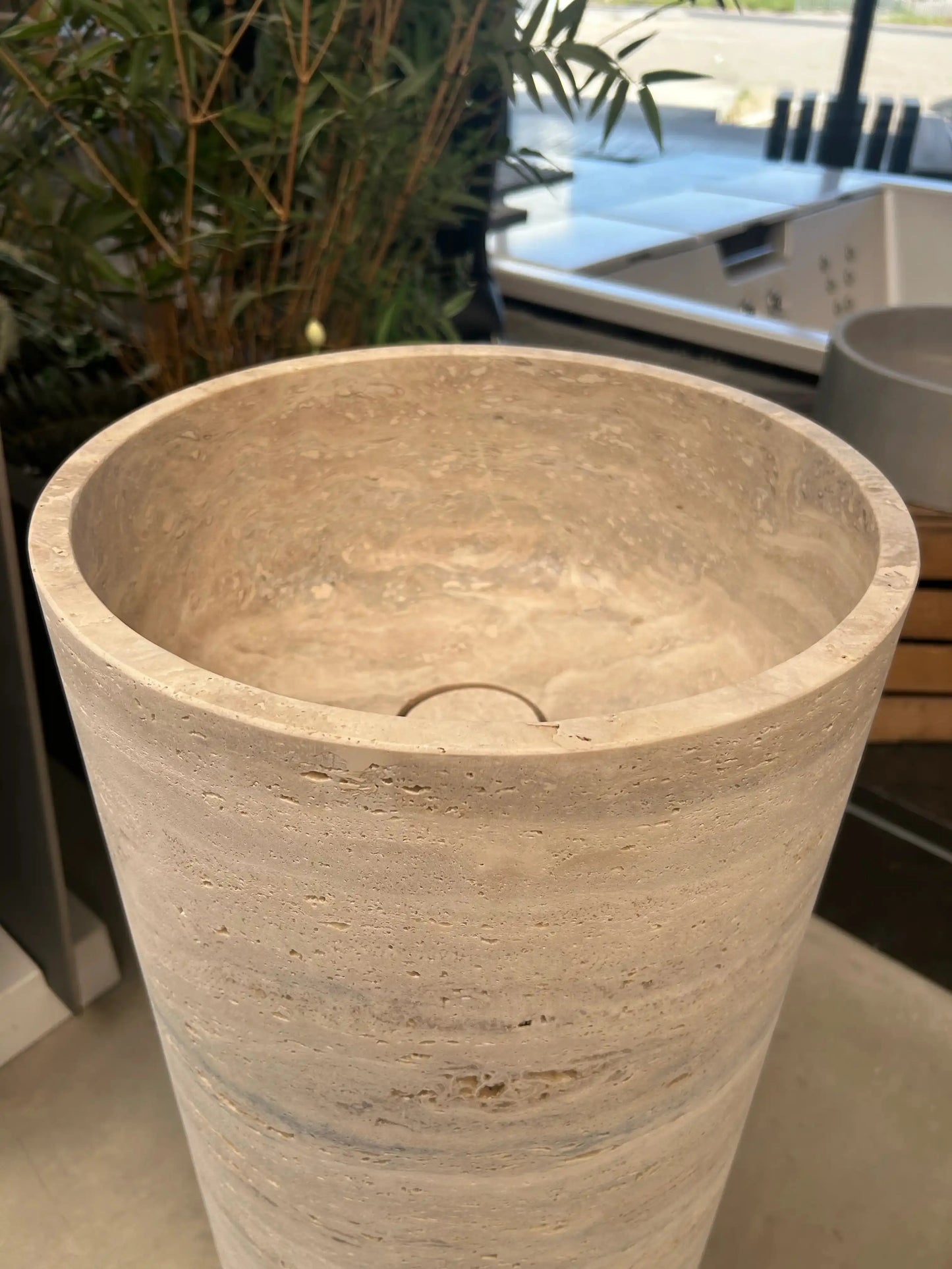 Vasque sur pied en TRAVERTIN ROMAIN