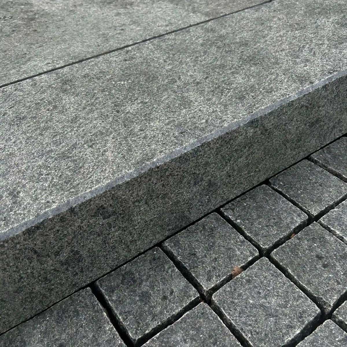 Marche bloc en granit JADE BLACK Minéral pierre naturelle