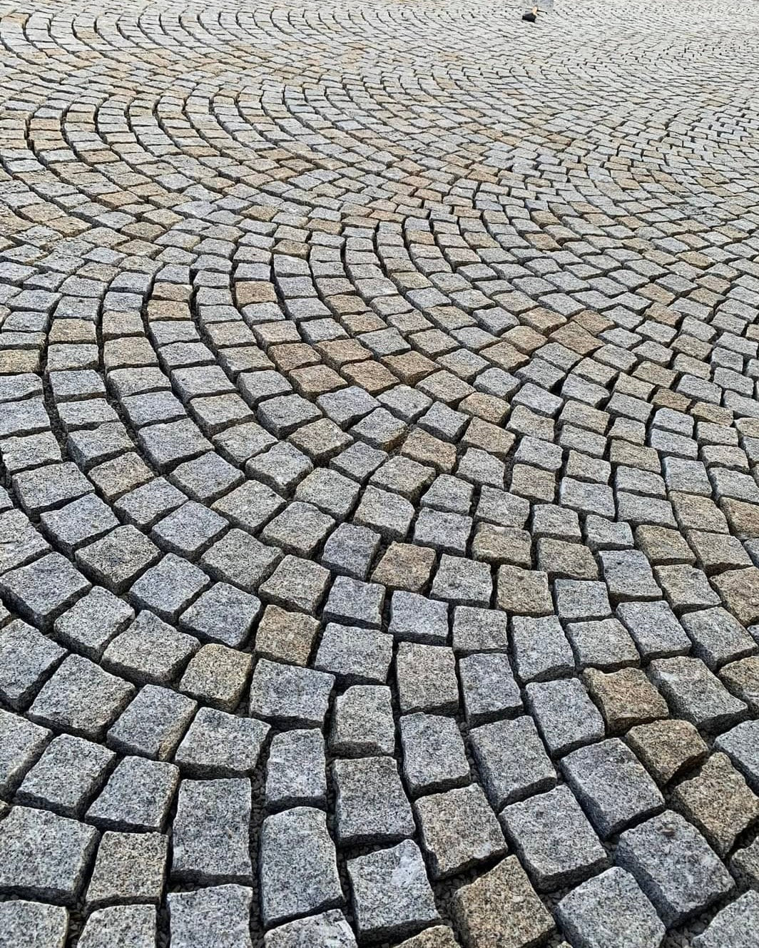 Pavé en GRANIT MIX gris jaune