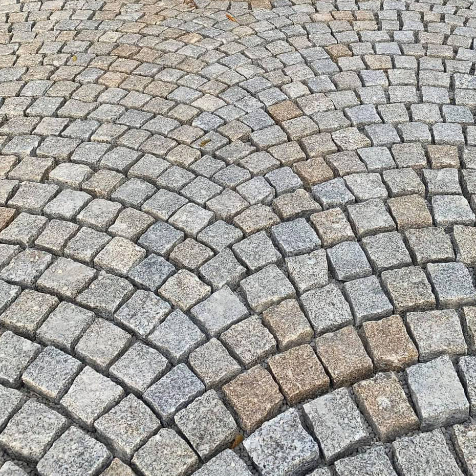 Pavé en GRANIT MIX gris jaune