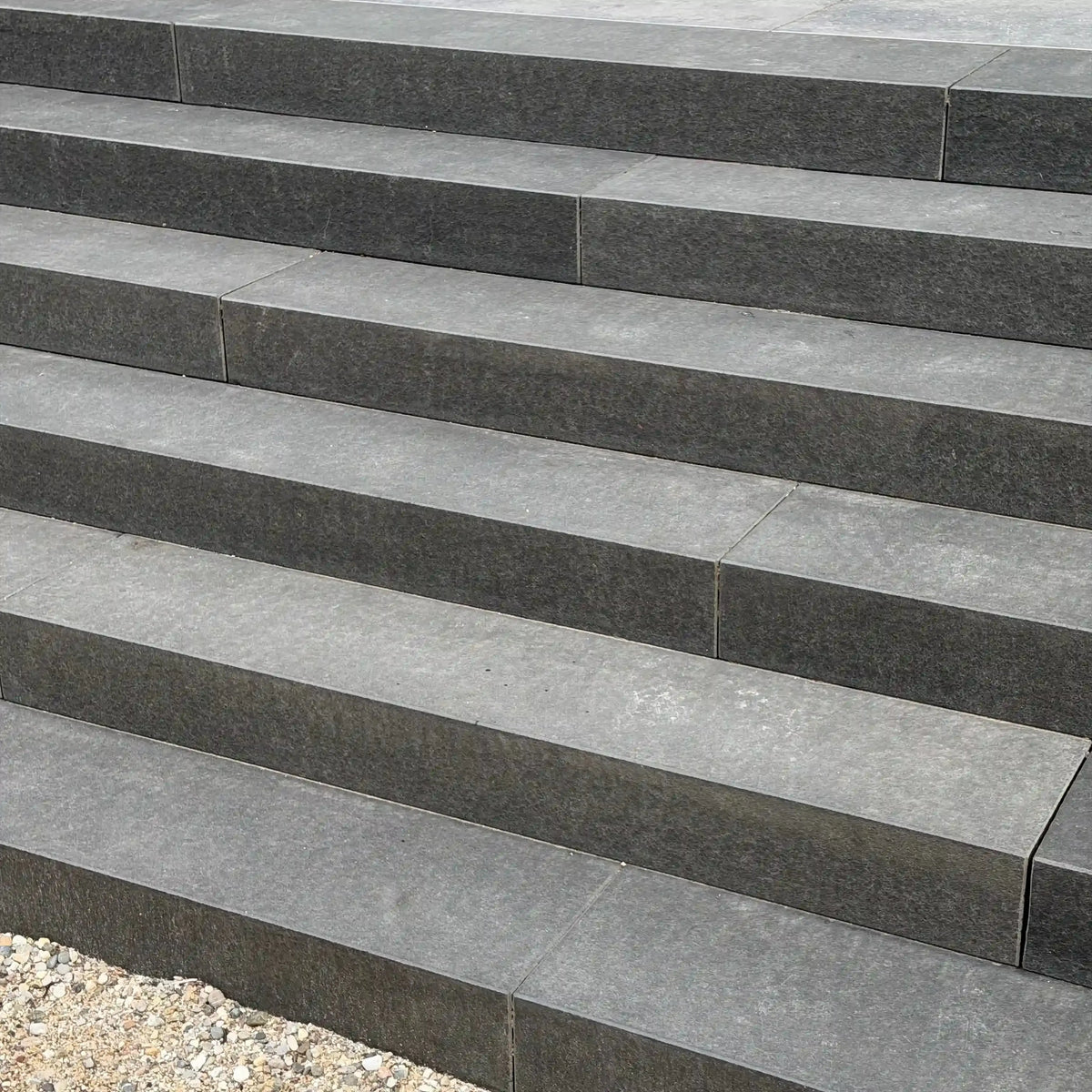 Marche bloc en BASALTE SUPER BLACK Minéral pierre naturelle