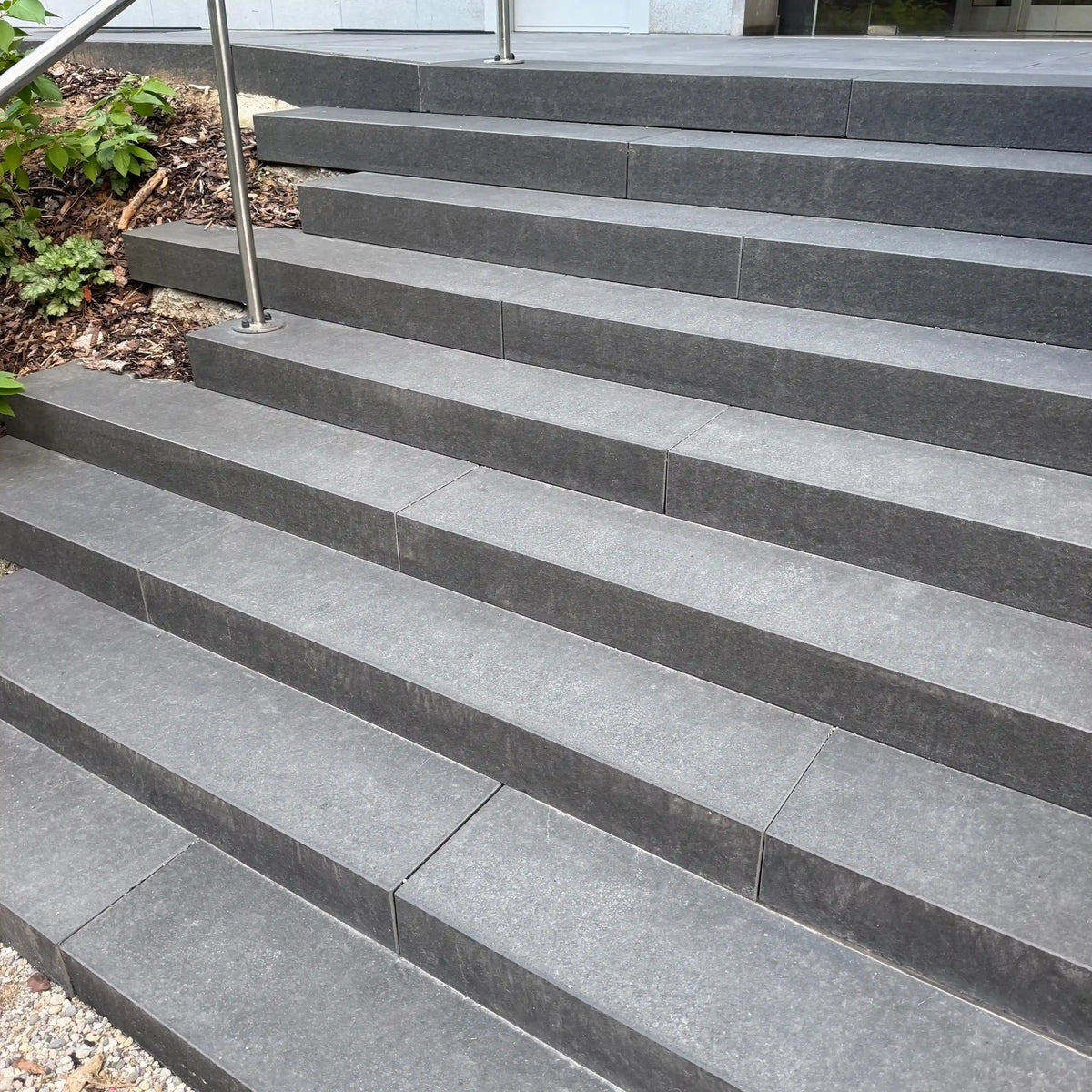 Marche bloc en BASALTE SUPER BLACK Minéral pierre naturelle