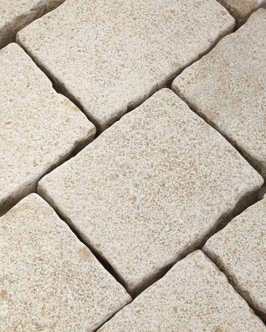 Pavé en pierre calcaire SAINT VALMIER Bouchardé
