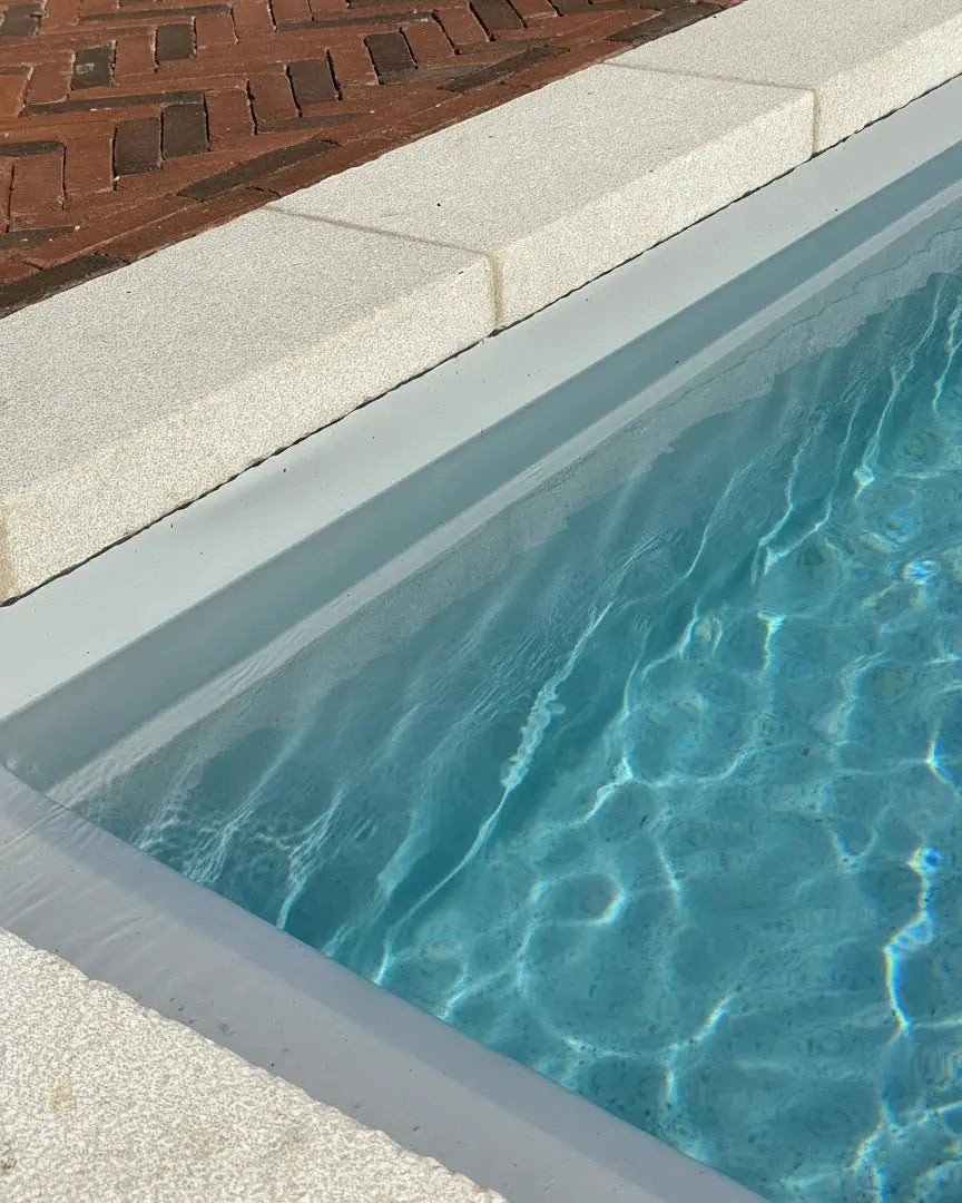 Margelle en pierre calcaire ALMENDRA - Épaisseur 8 cm