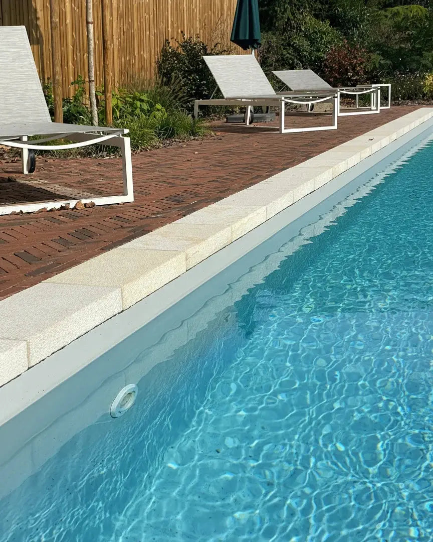 Margelle en pierre calcaire ALMENDRA - Épaisseur 8 cm