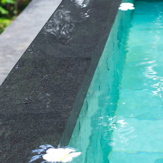 Margelle en BASALTE SUPER BLACK - Épaisseur 6 cm - Minéral Pierre Naturelle