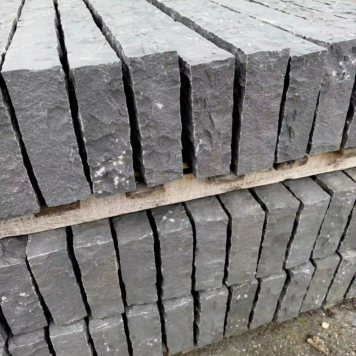 Palissade en BASALTE SUPER BLACK naturel Minéral pierre naturelle
