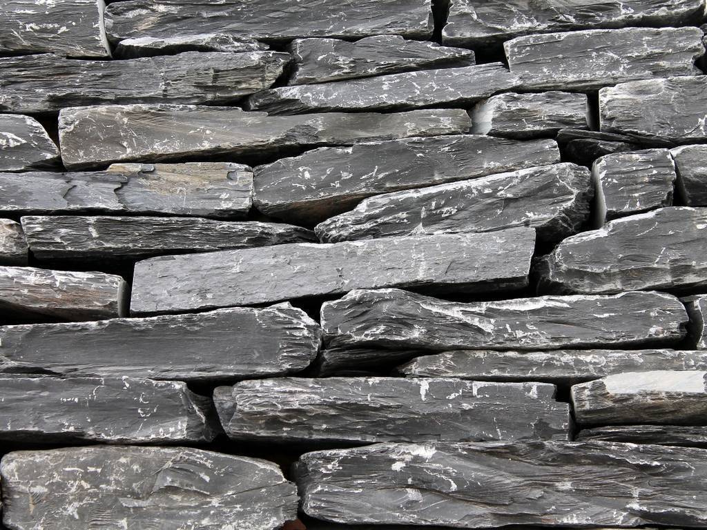 Moellon brut pour mur sec en SCHISTE BLACK SLATE AZUL