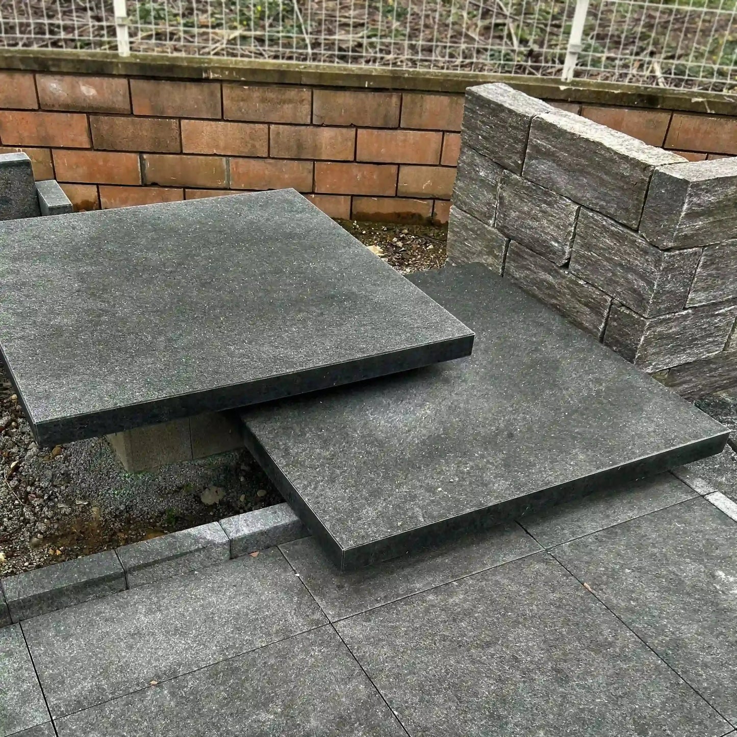 Marche suspendue en granit JADE BLACK