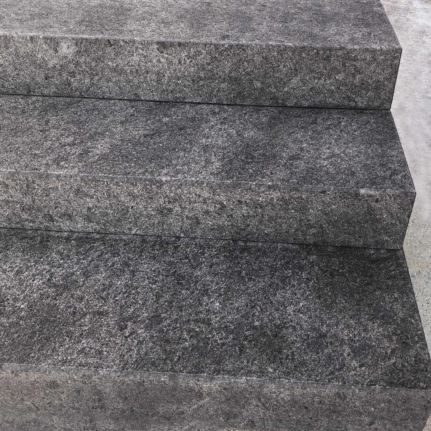 Marche bloc en granit JADE BLACK