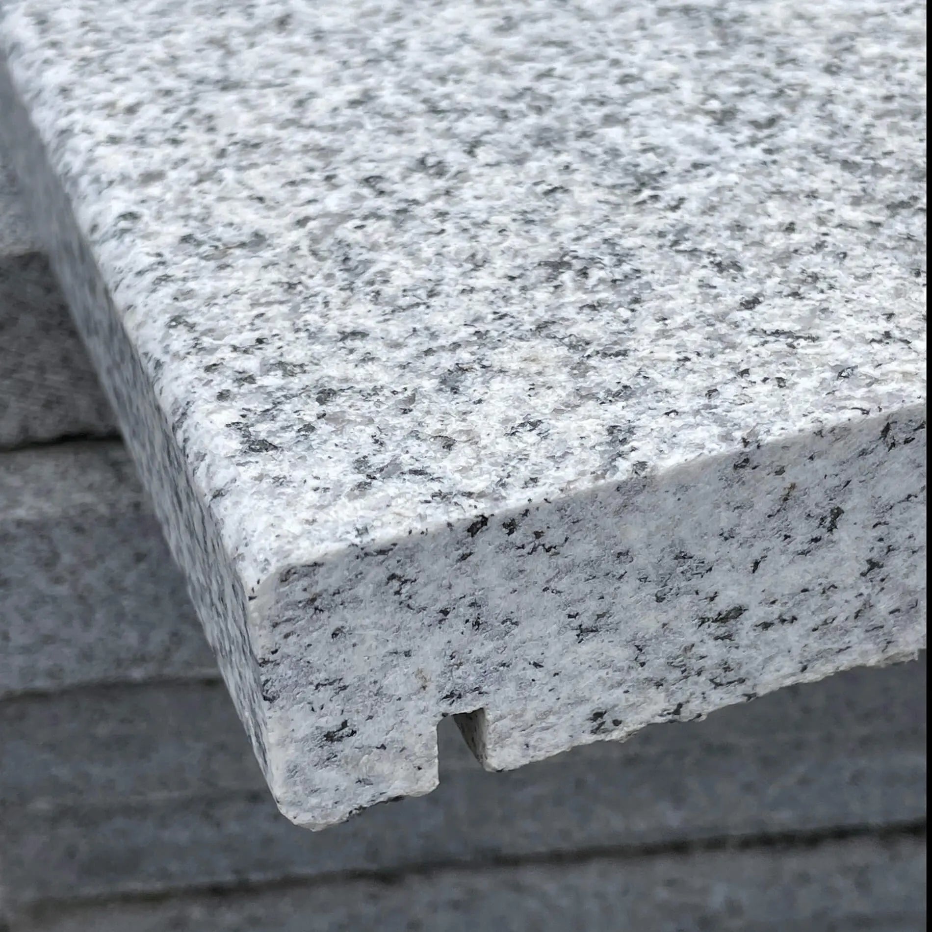 Couvre mur / Couvertine en granit gris clair SILVERSAND, finition flammée - pierre naturelle