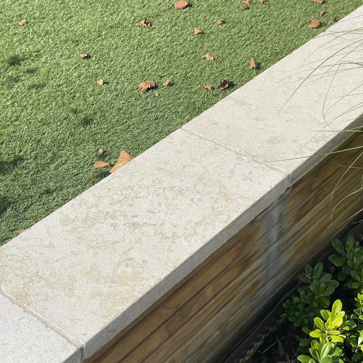 Couvre mur en pierre calcaire ALMENDRA