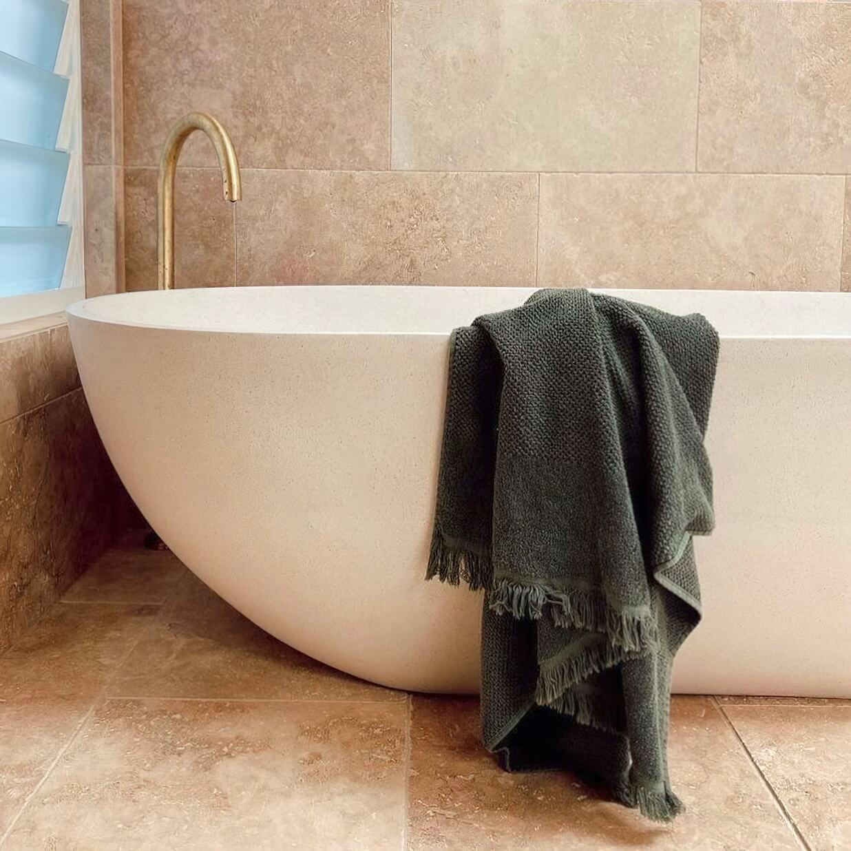 Dallage TRAVERTIN Beige CLASSIC SELECTION pour sol et mur & intérieur et extérieur. Salle de bain