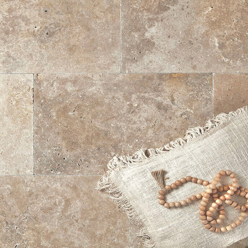 Dallage TRAVERTIN Beige CLASSIC SELECTION pour sol et mur & intérieur et extérieur. Salle de bain