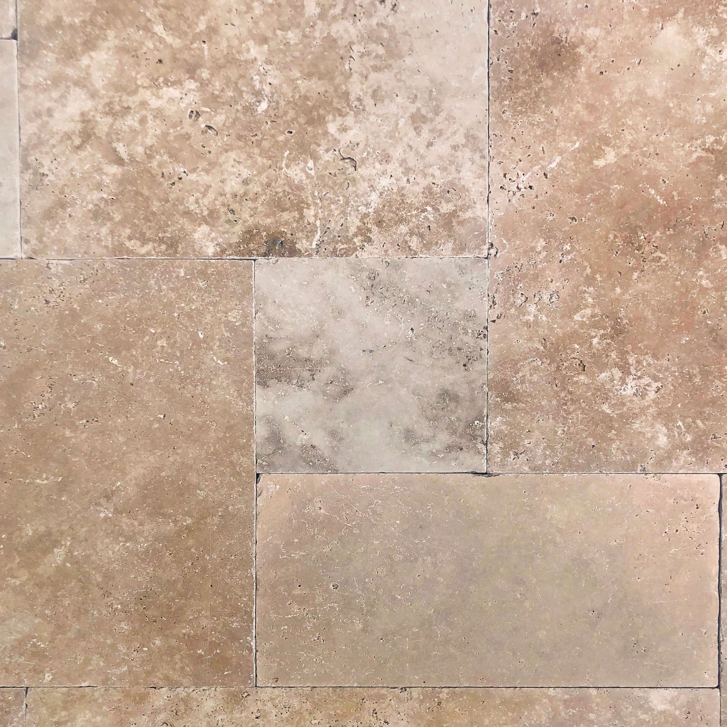 Dallage TRAVERTIN Beige CLASSIC SELECTION pour sol et mur & intérieur et extérieur. Salle de bain