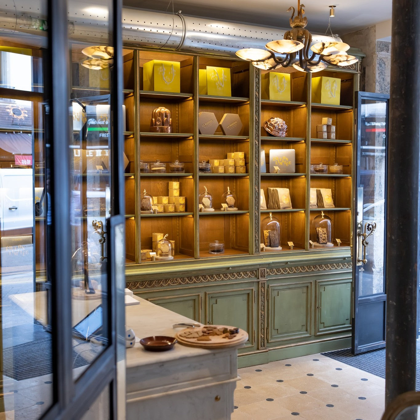 <a href="https://mineral-pierre-naturelle.myshopify.com/pages/copie-de-projets-publics-religieux">Commerces & Bureaux</a>