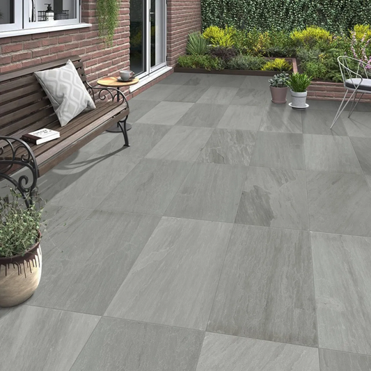 Grès cérame effet pierre KANDLA GREY - 90x60x2 
Finition : Effet pierre
Surface antidérapante R-11
Couleur : Gris
Bords : Rectifiés
Réalisation client