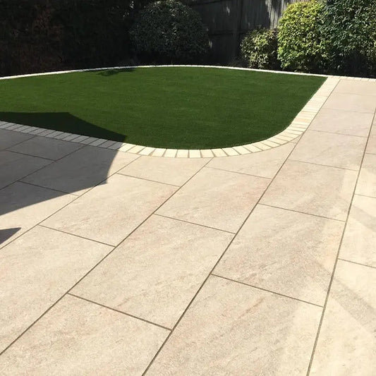 Grès cérame effet pierre QUARTZITE BEIGE - 90x60x2 : 
Finition : Effet pierre
Surface antidérapante R-11
Couleur : Beige
Bords : Rectifiés