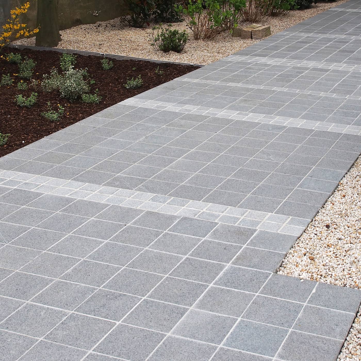 Dallage en granit KURU DARK Minéral pierre naturelle