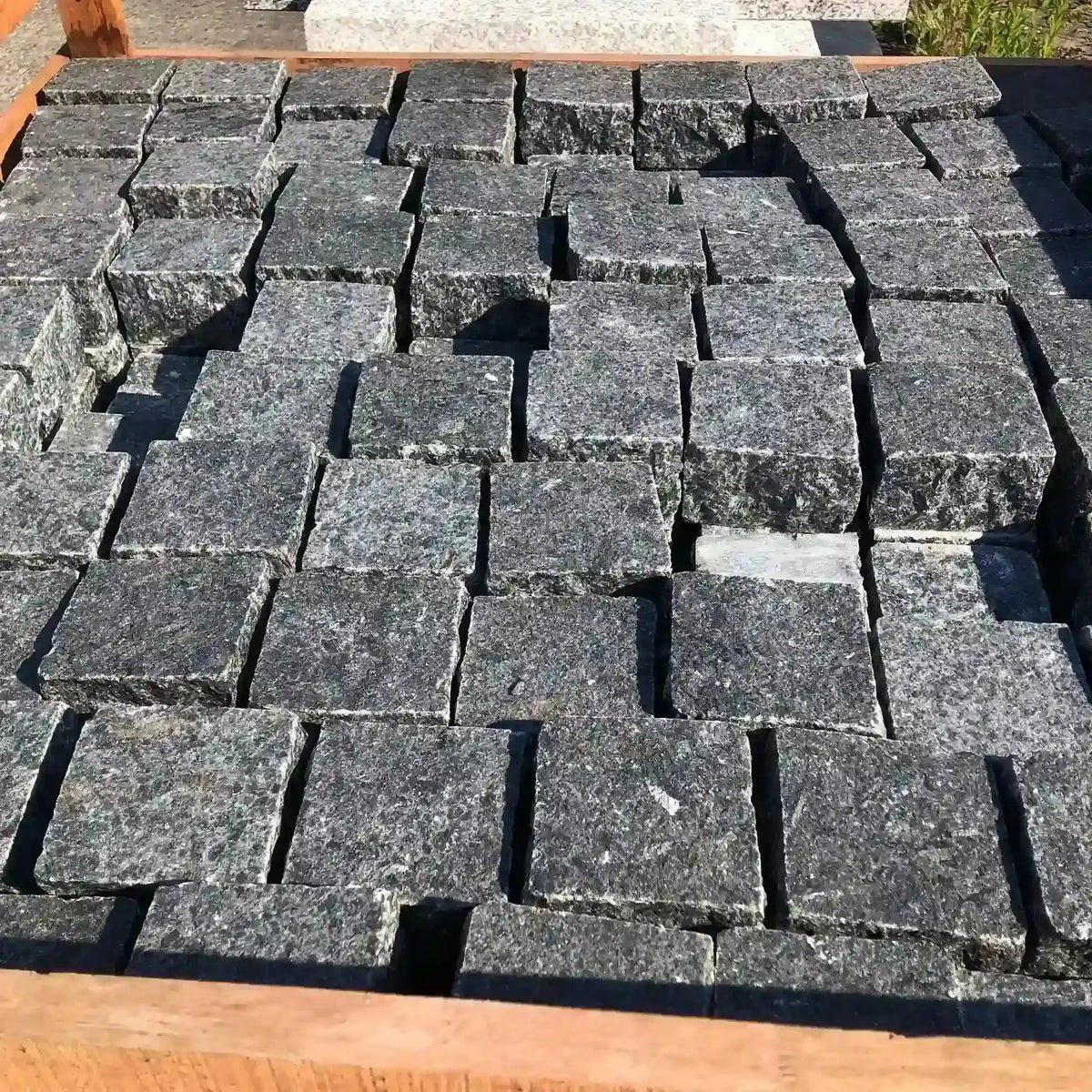 Pavé en granit JADE BLACK Minéral pierre naturelle