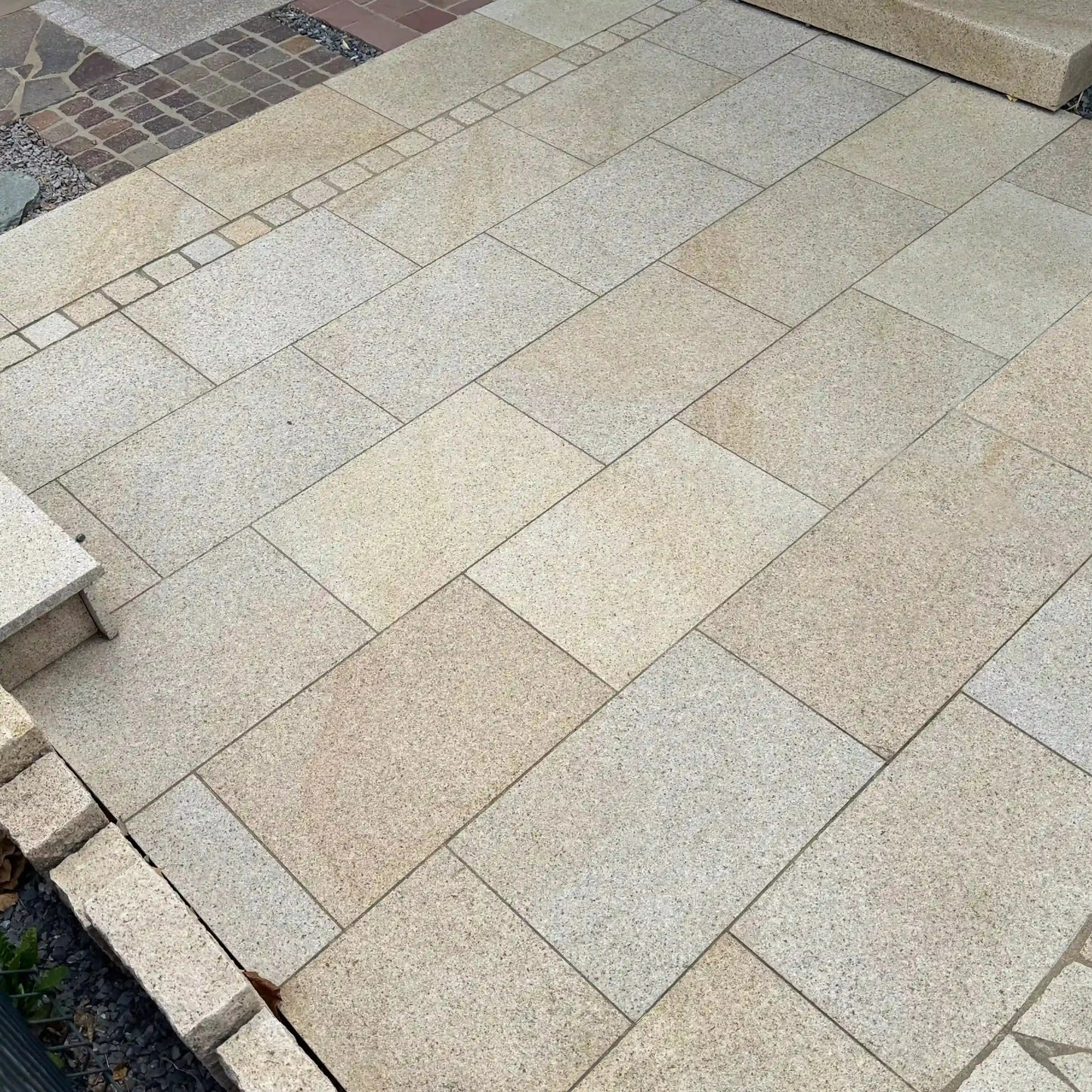 YELLOW SAVANNAH granite paving