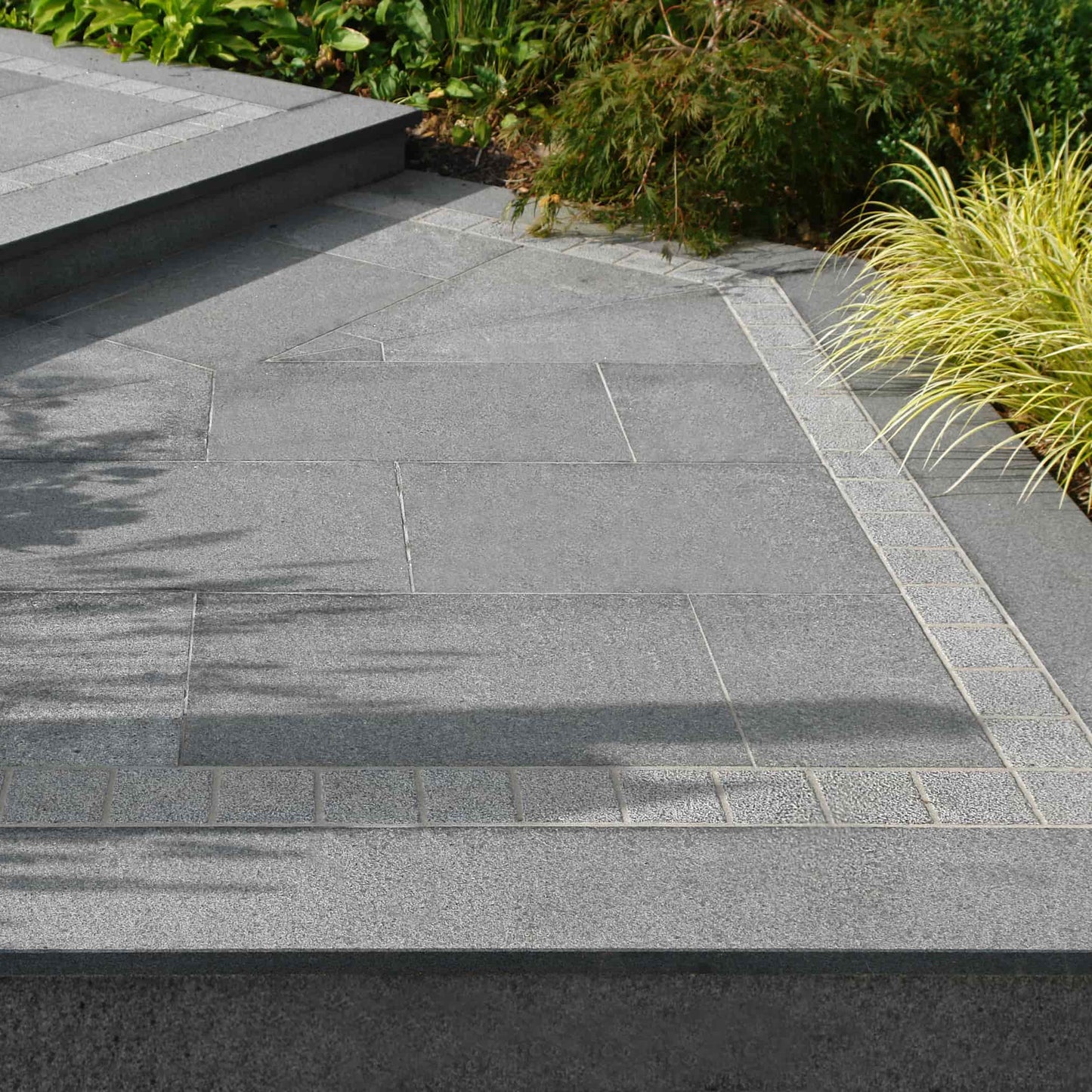 Dallage en granit KURU DARK Minéral pierre naturelle