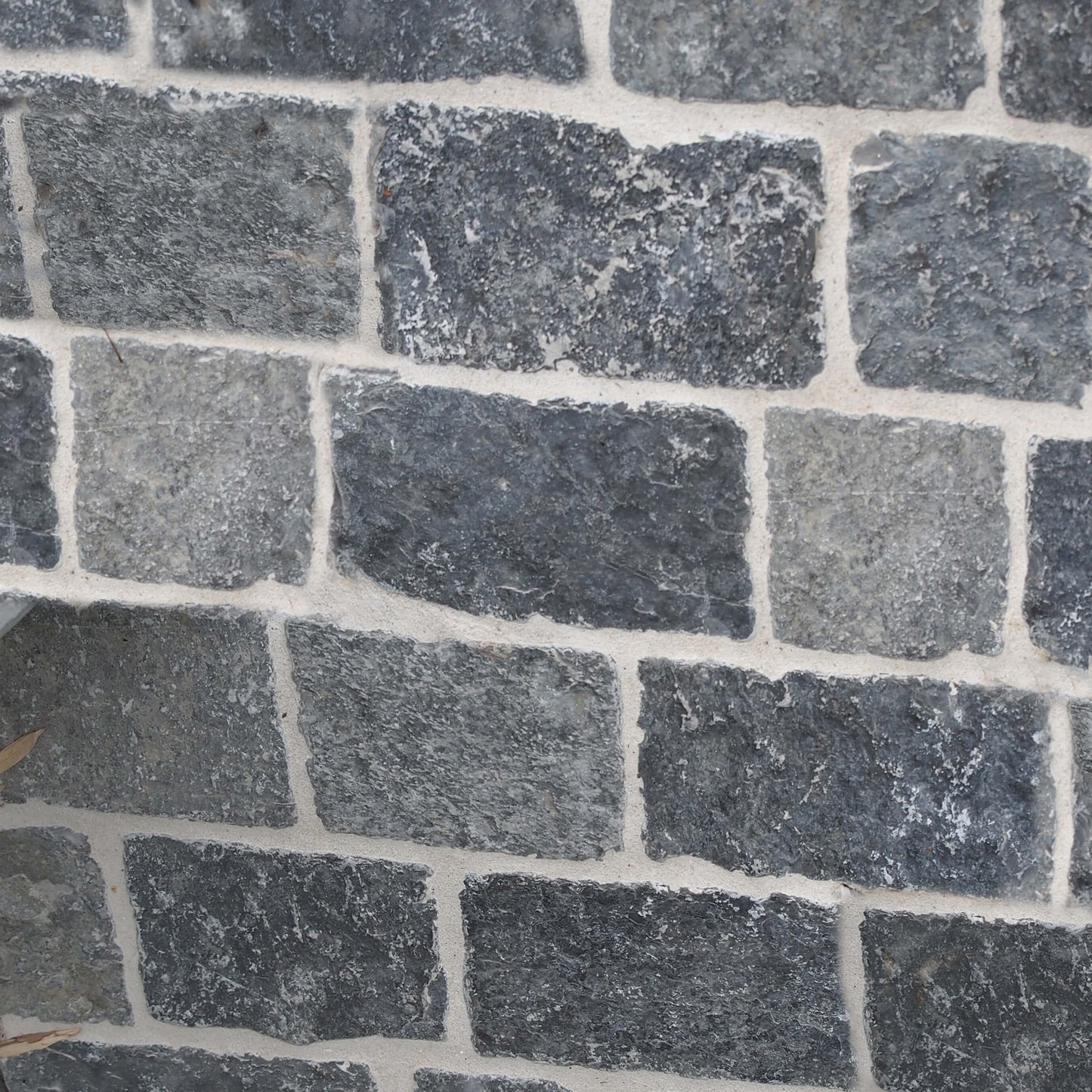 Pavé en pierre calcaire LIMA BLACK