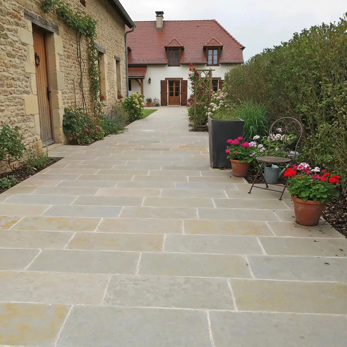 Dallage extérieur pierre calcaire LIMA BEIGE Bords bruts Minéral pierre naturelle
