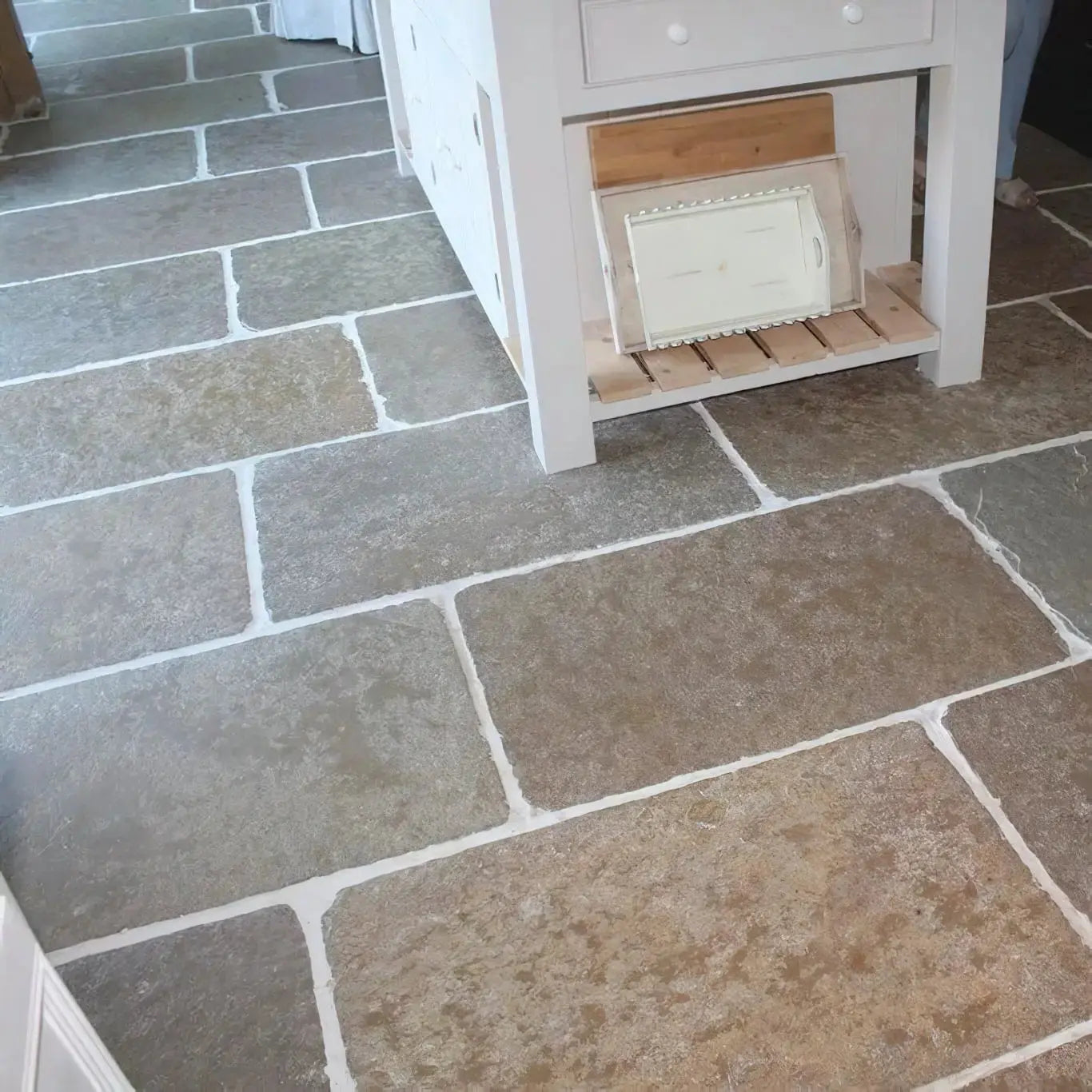 Dallage en pierre calcaire LIMA BEIGE Bords bruts