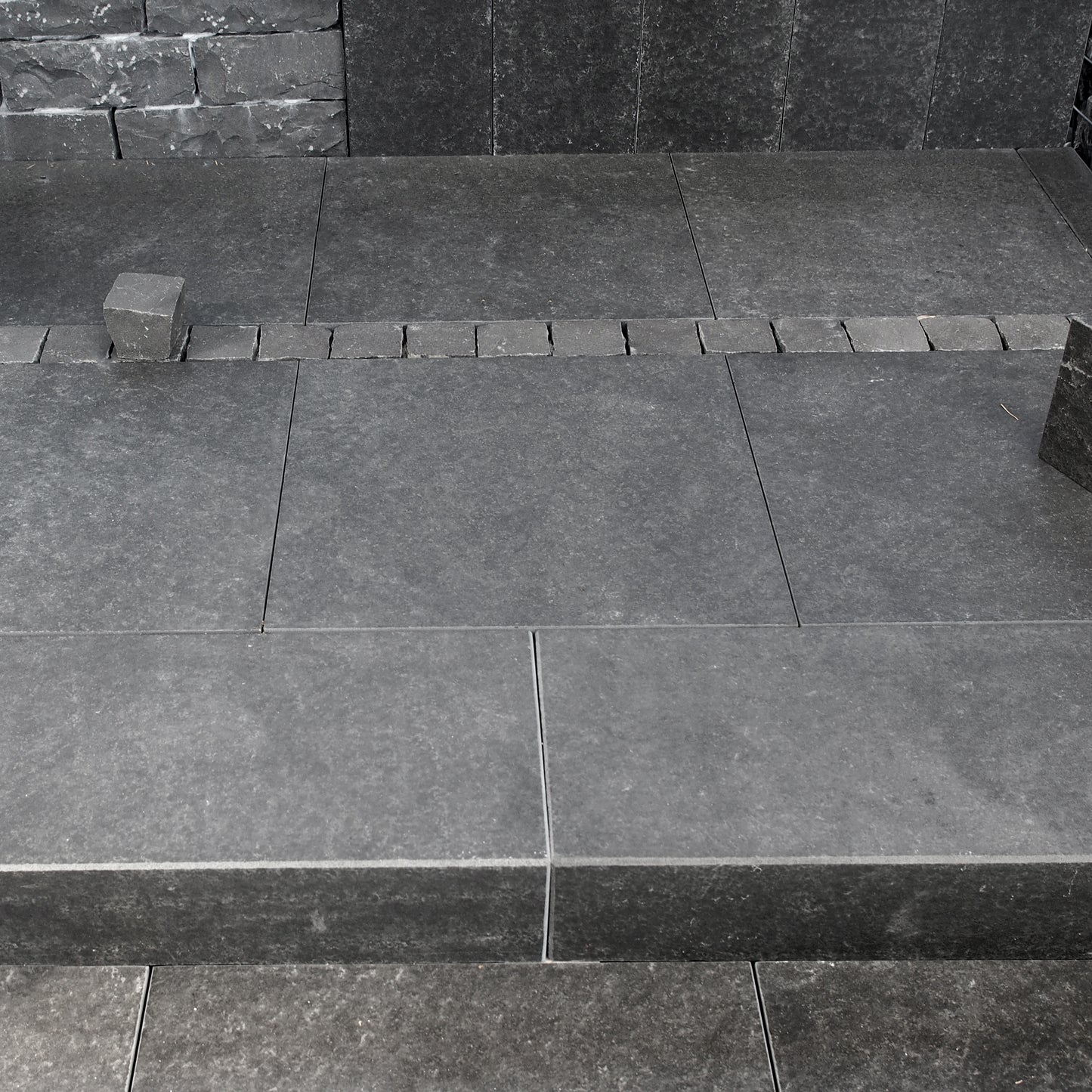 Marche Bloc en BASALTE SUPER BLACK