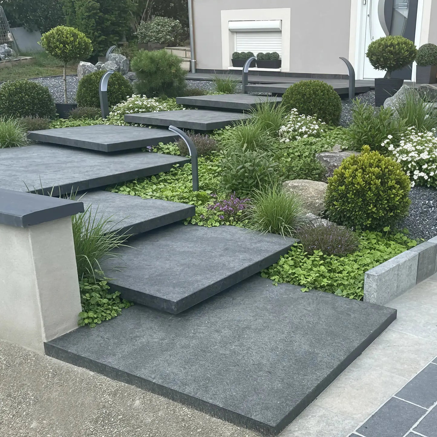 Marche suspendue en granit JADE BLACK