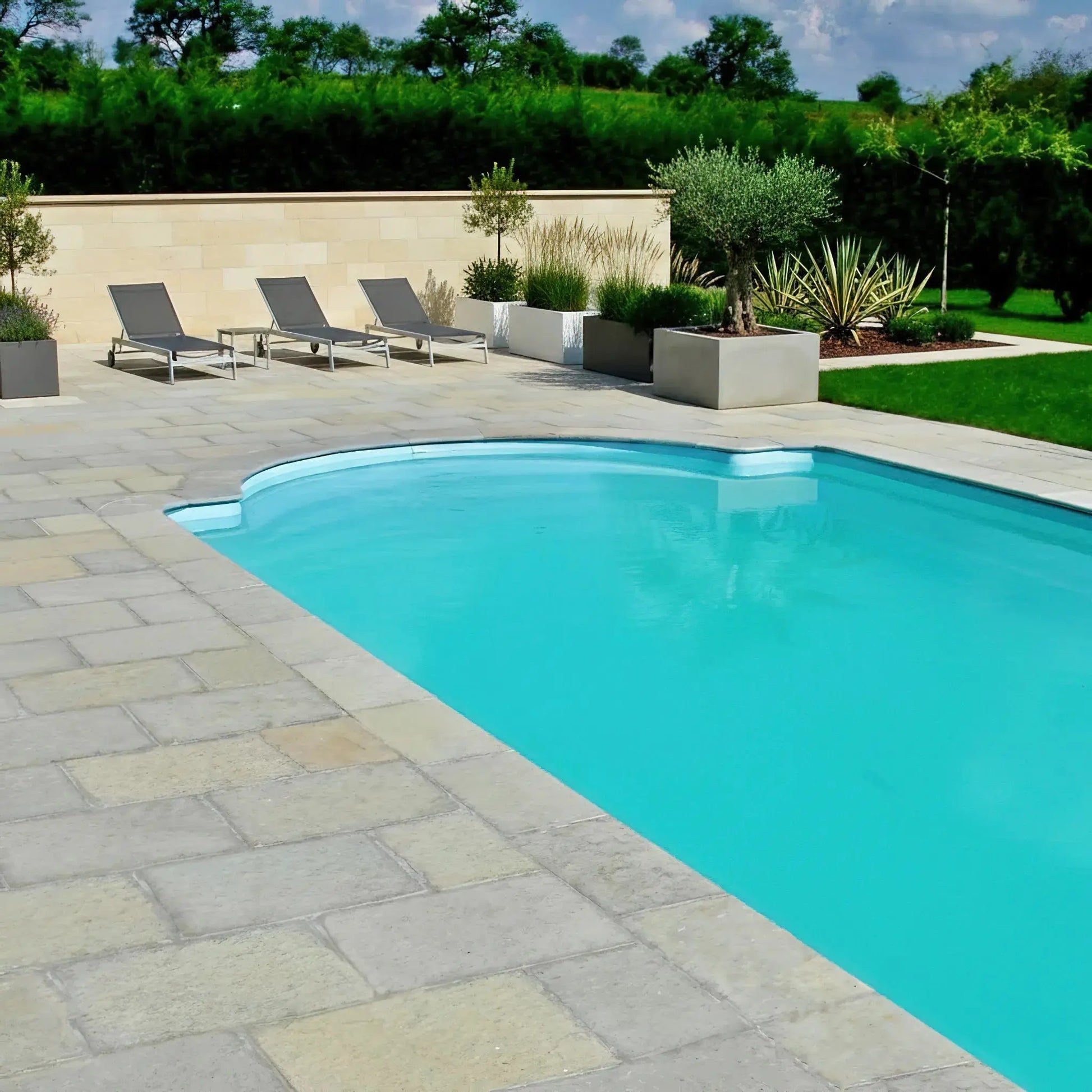 Margelle en pierre calcaire LIMA BEIGE Minéral pierre naturelle