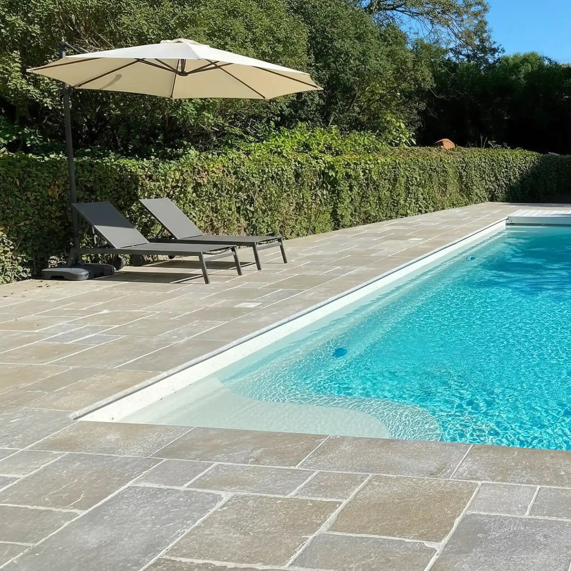 Margelle en pierre calcaire LIMA BEIGE Minéral pierre naturelle