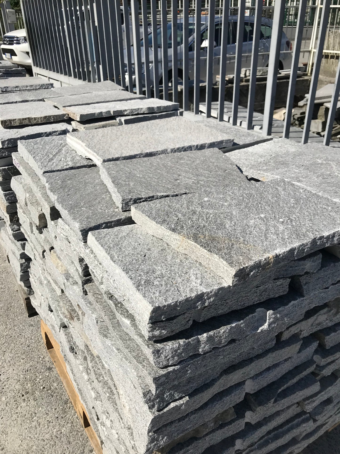 Opus Incertum en gneiss ALPINA WHITE
