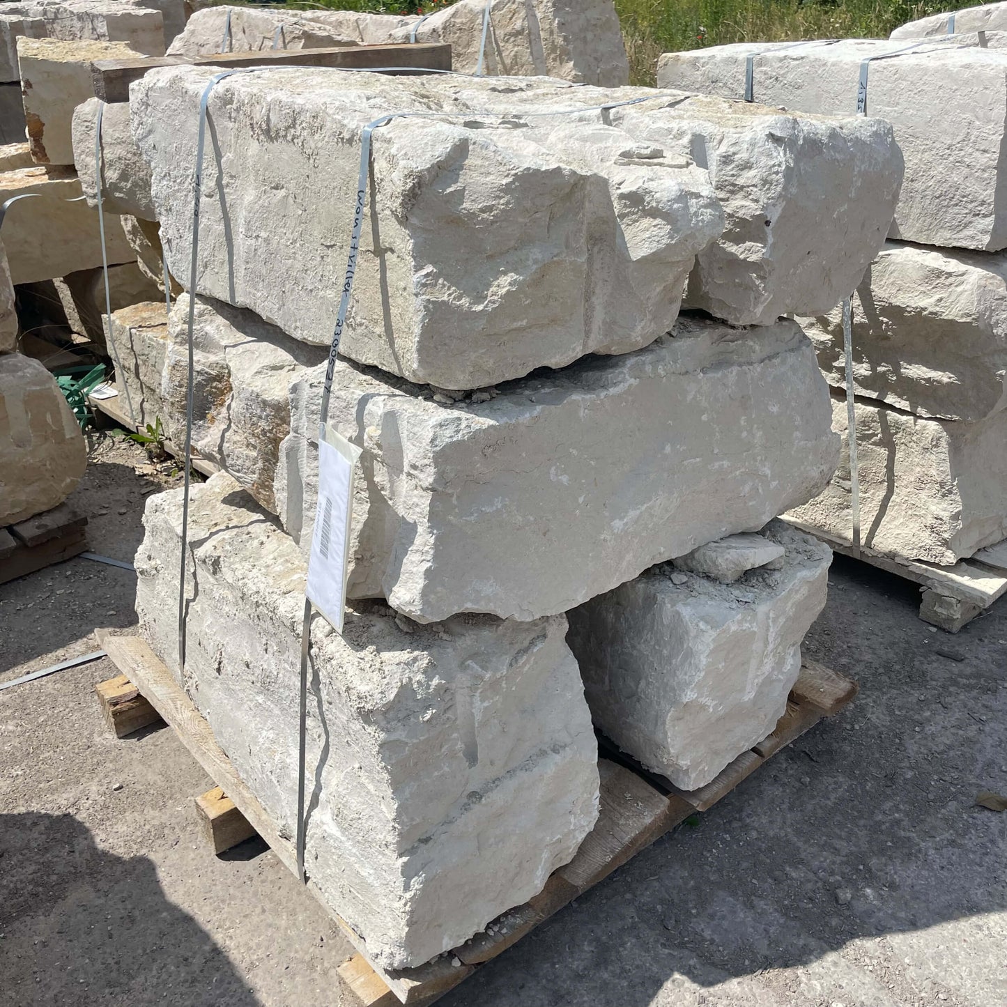 Blocs de soutènement en pierre calcaire JURA