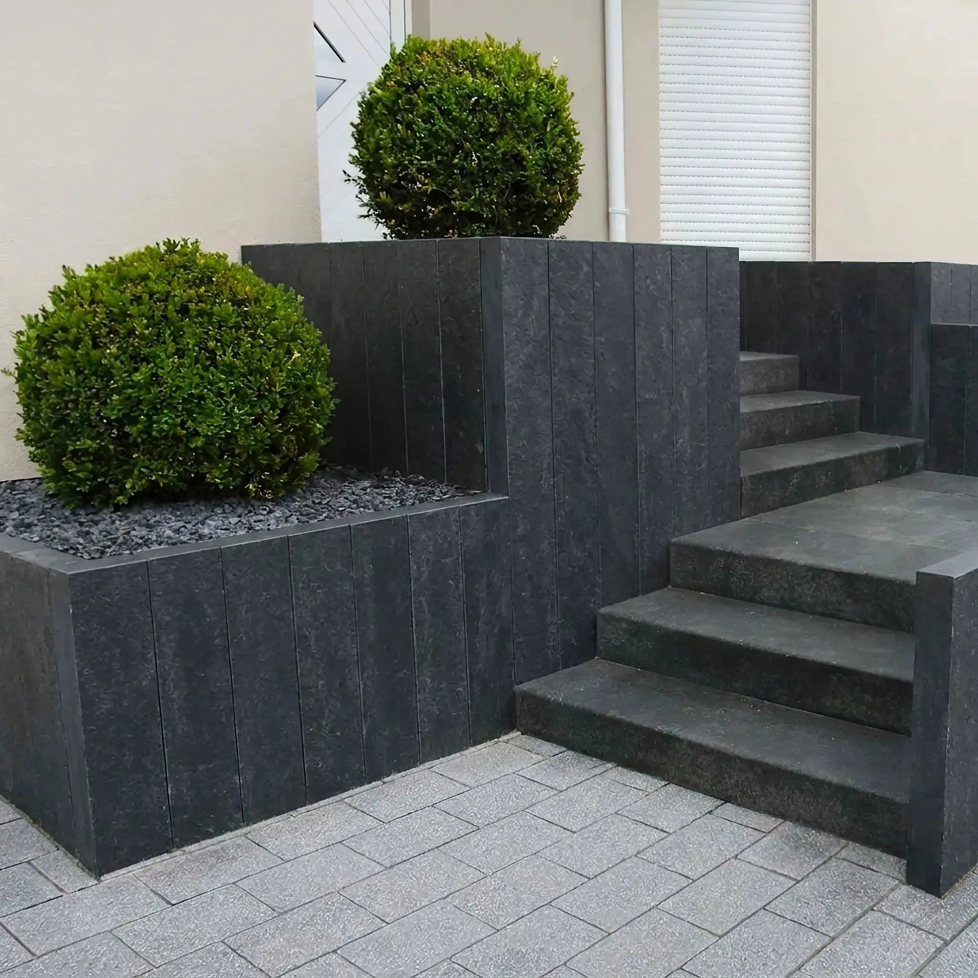 Palissade en BASALTE SUPER BLACK flammé Minéral pierre naturelle