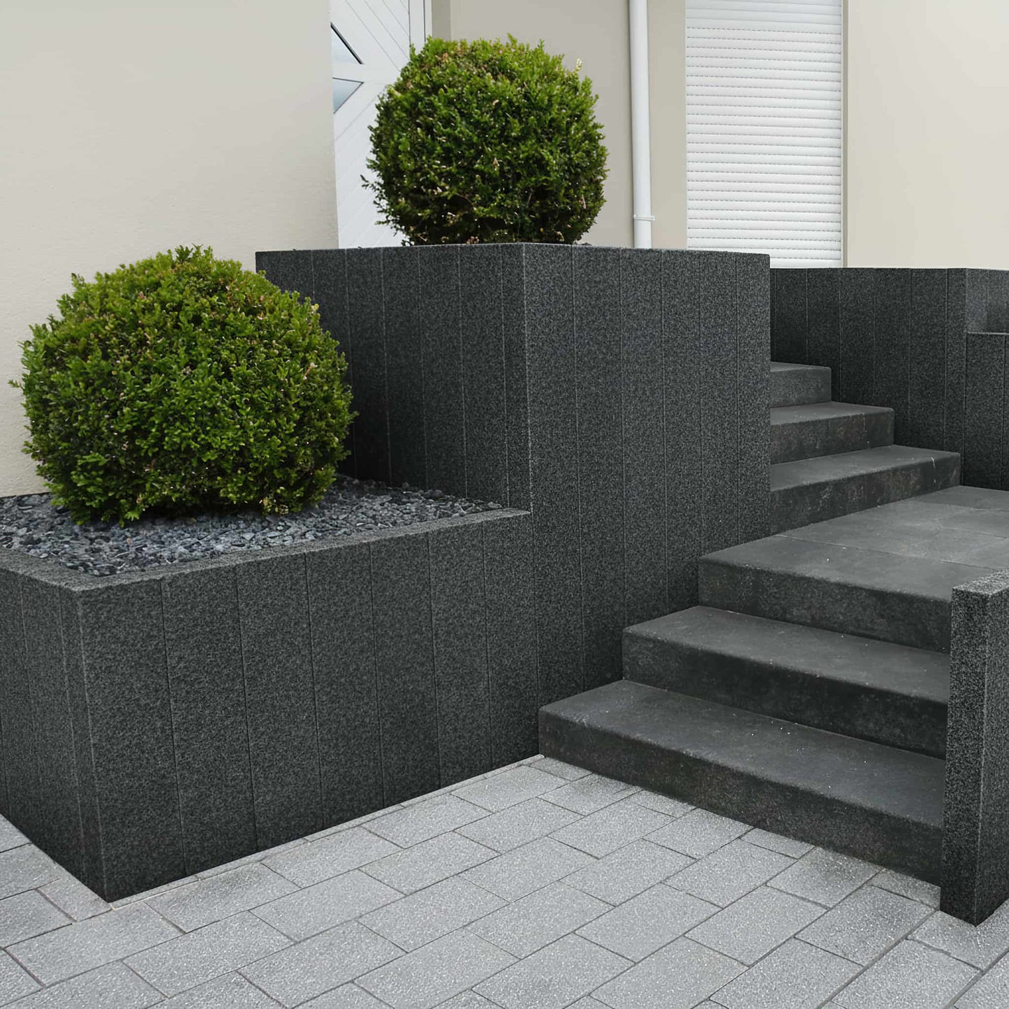 Palissade en BASALTE SUPER BLACK flammé