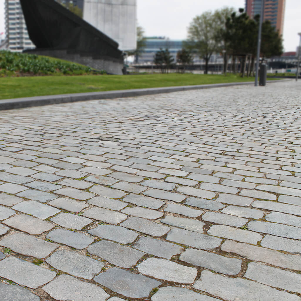 Pavé ancien de récupération en PORPHYRE scié