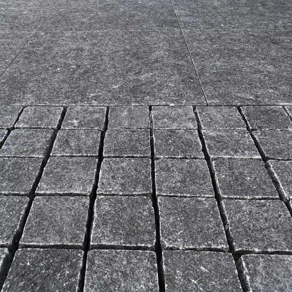 Pavé en granit JADE BLACK Minéral pierre naturelle