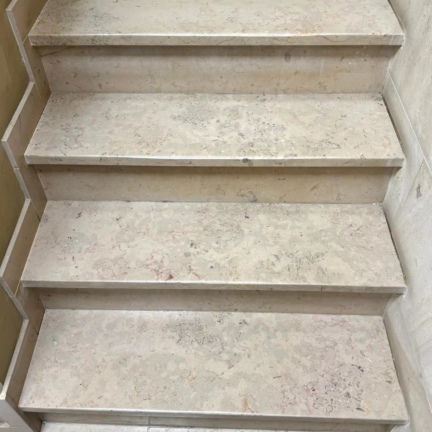Escalier en pierre de Bourgogne COMBLANCHIEN Minéral pierre naturelle