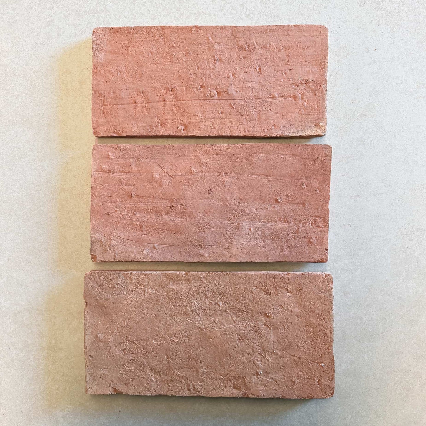 Tomette rectangulaire 30x15 cm - Terre cuite artisanale pleine masse Minéral pierre naturelle