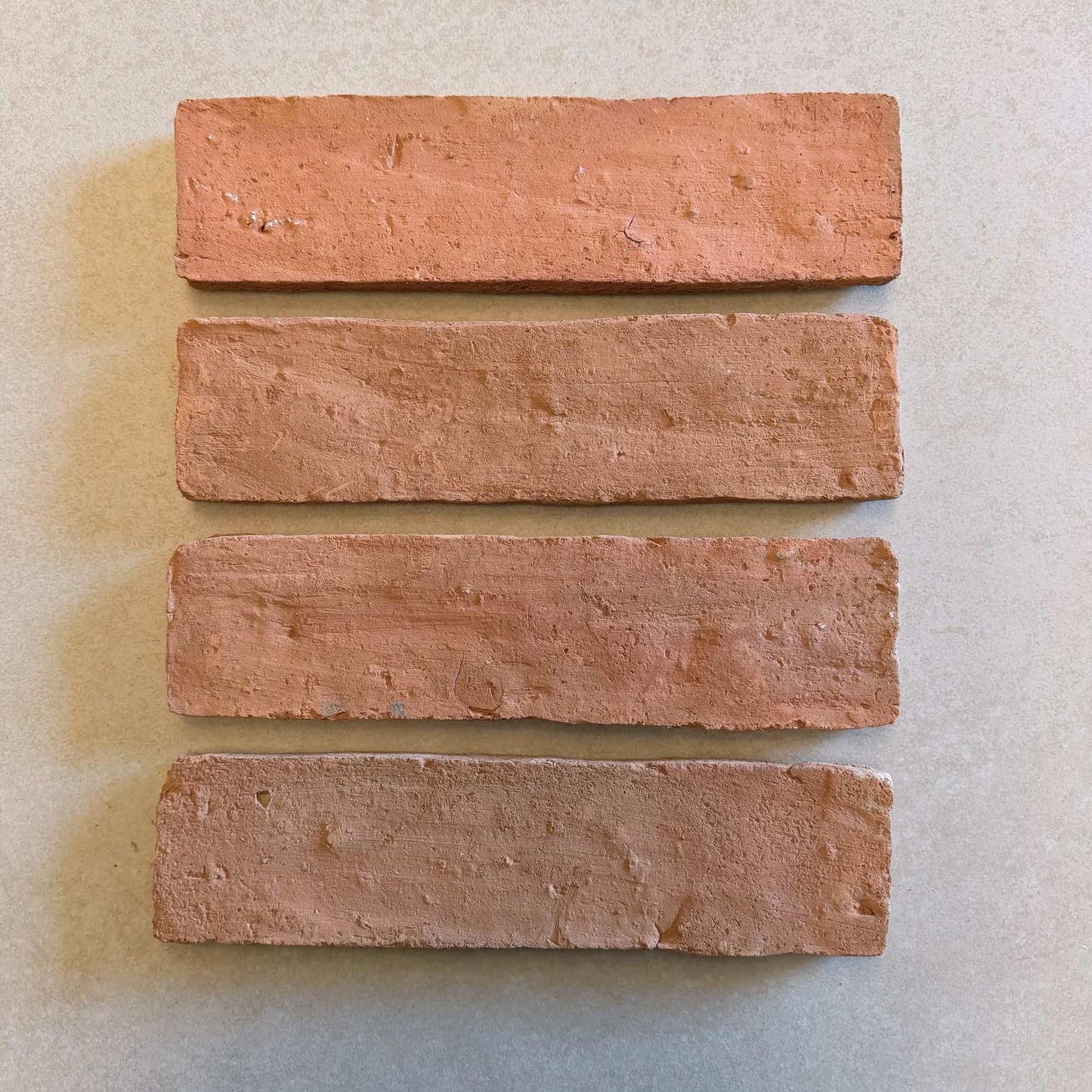 Tomette rectangulaire fine 30x8 cm - Terre cuite artisanale pleine masse Minéral pierre naturelle
