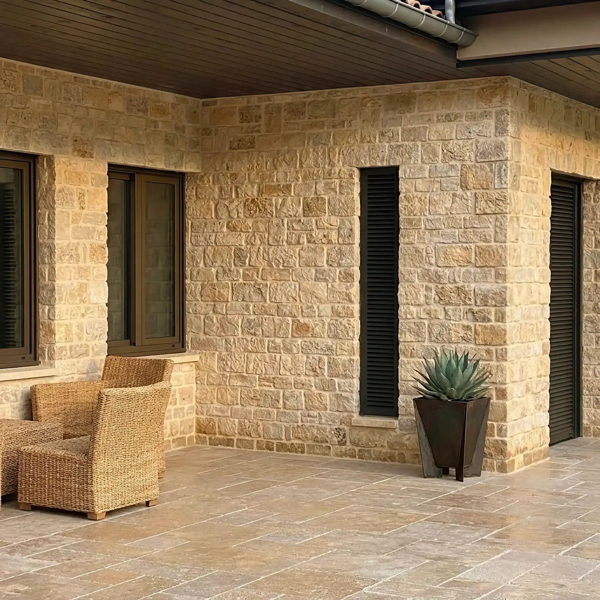 Parement ROMANE BEIGE + Angles Minéral pierre naturelle