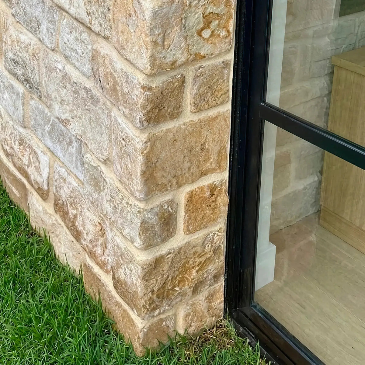 Parement ROMANE BEIGE + Angles Minéral pierre naturelle