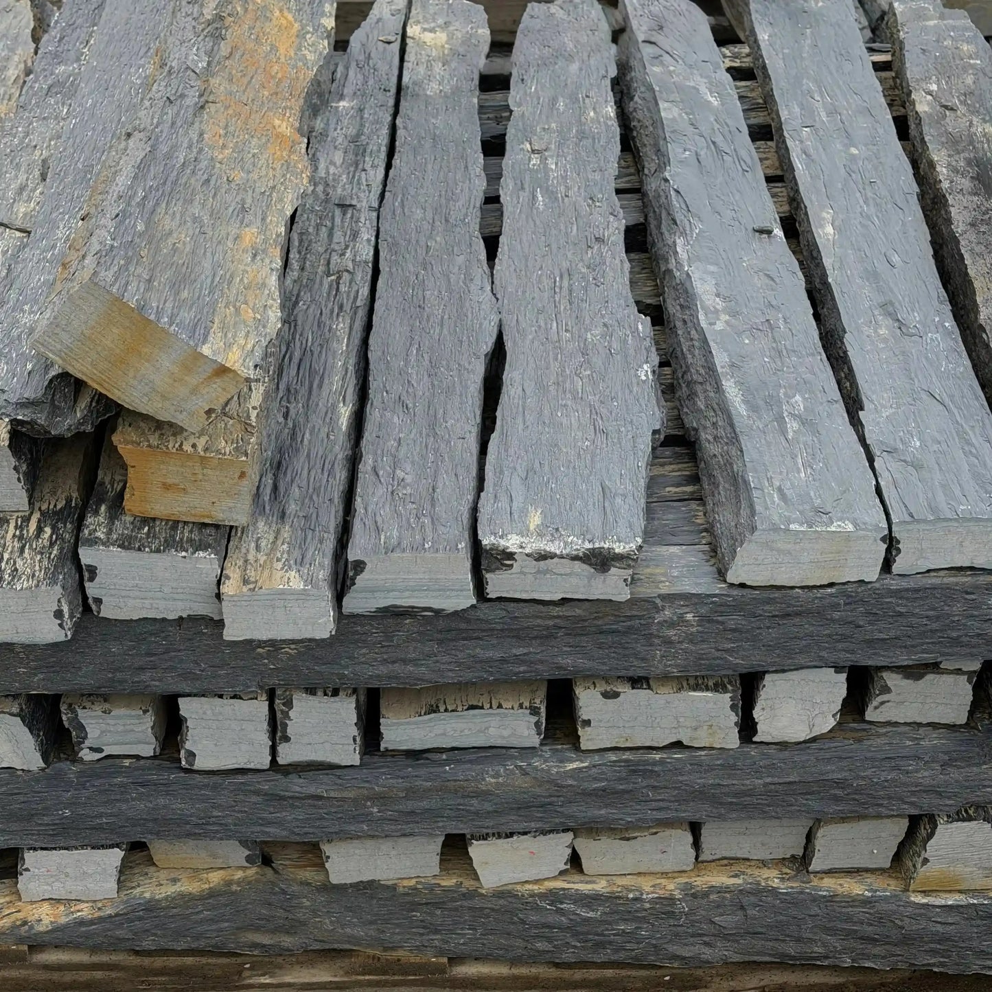 Palissade en schiste BLACK SLATE AZUL bords bruts Minéral pierre naturelle