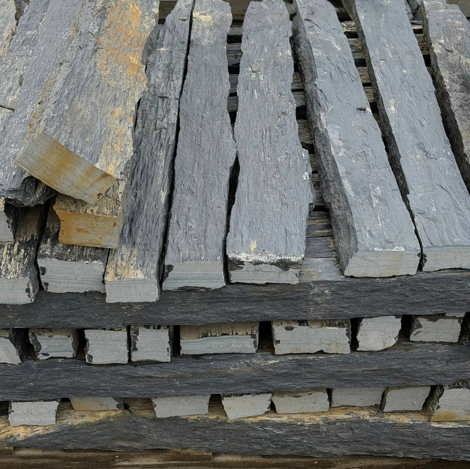 Piquet décoratif en Schiste BLACK SLATE AZUL Minéral pierre naturelle